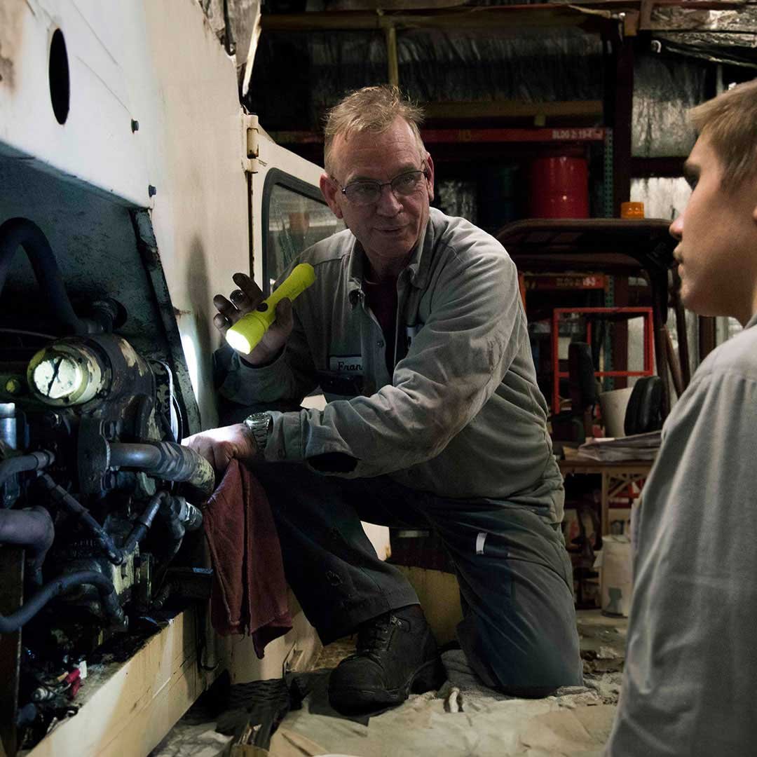 razor led flashlight being used on the job